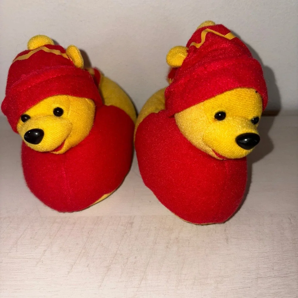 Disney Winnie the Pooh Slippers Plush Character Red Hat Kids Size 3-4 VTG‎